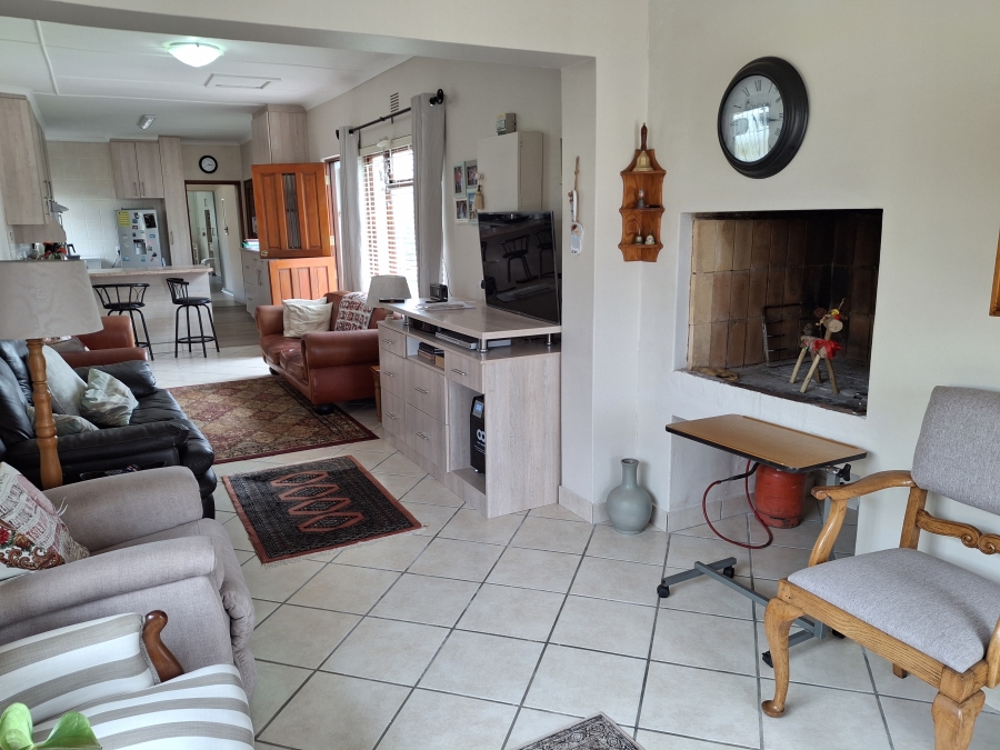 5 Bedroom Property for Sale in Hartenbos Central Western Cape